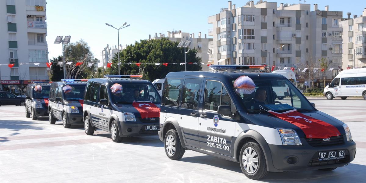 Belediyenin araç filosunu büyüten Muratpaşa Belediye Başkanı Evcilmen